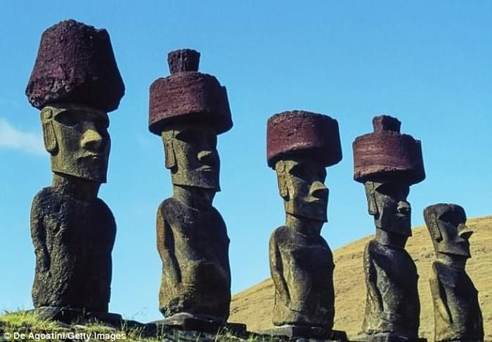 Vào năm 1877, dân số ở Rapa Nui chỉ còn 111 người. Không lâu sau, người Polynesia biến mất hoàn toàn khỏi hòn đảo. Lý do khiến nền văn minh này biến mất trở thành một bí ẩn lớn mà giới khoa học "điên đầu" đi tìm câu trả lời trong suốt nhiều năm qua.