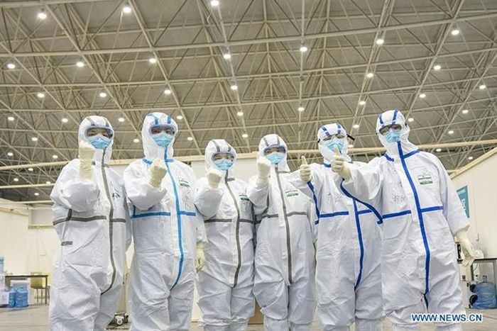 Các nhân viên y tế nhân viên y tế được triển khai tối đa để điều trị cho bệnh nhân.