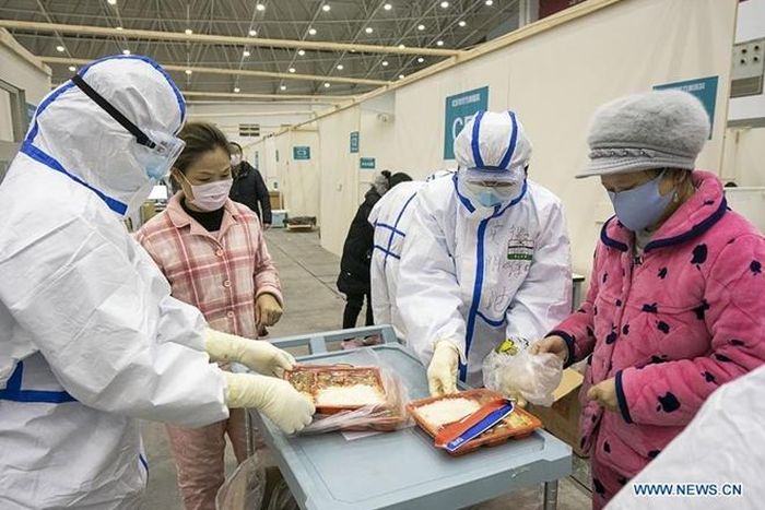 Bệnh nhân cũng sẽ được phục vụ các suất ăn miễn phí ngay tại trong bệnh viện.