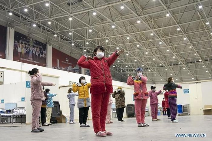 Các trường hợp nghi nhiễm virus Corona với các triệu chứng nhẹ khi đến đây sẽ được cách ly và sinh hoạt chung trong vòng 14 ngày. Các hoạt động thường ngày vì thế mà cũng sẽ được diễn ra ngay tại trong các bệnh viện.