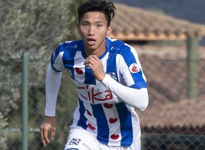 Văn Hậu thi đấu cho Jong Heerenveen.