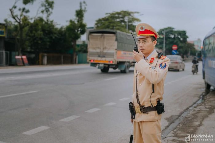 Cảnh sát giao thông thường xuyên có mặt trên các tuyến đường đảm bảo trật tự, an toàn giao thông. Ảnh: P.V