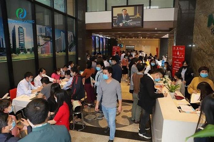 Hơn 200 người đã tham gia hiến máu. Ảnh: Khắc Kiên
