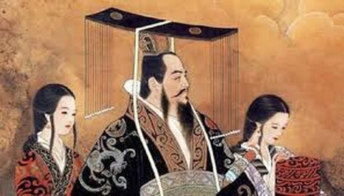 Một giai thoại khác cho rằng, Tần Thủy Hoàng thống nhất 6 nước thành giang sơn đồ sộ. Dù bị nhà Tần thống nhất, tàn dư của những nước bị sáp nhập vẫn còn cháy âm ỉ chờ thời cơ vùng lên giành lại giang sơn.