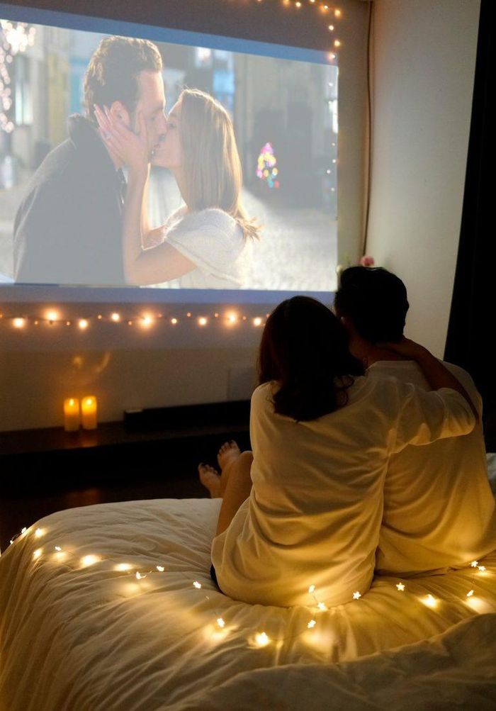 Kiểu phòng cinema dành cho 2 người với máy chiếu cực lớn, kết hợp với giường rộng, đặc biệt khách có thể tùy chọn các bộ phim yêu thích.