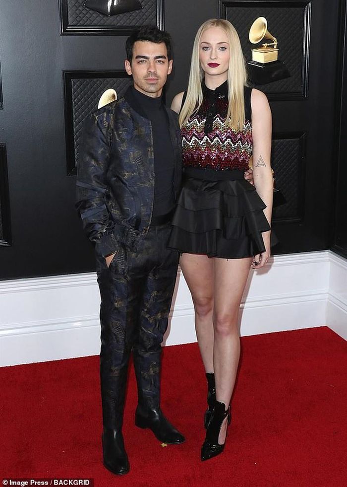 Sophie Turner và Joe Jonas tại lễ trao giải Grammy vào ngày 25/1 .
