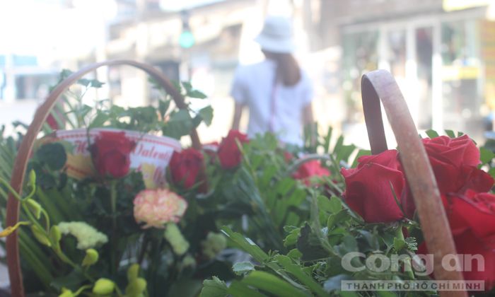 Những giỏ hoa chúc mừng ngày lễ tình nhân.