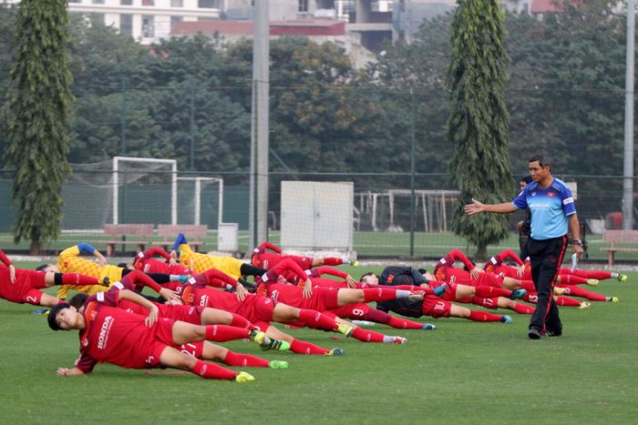 Thầy trò huấn luyện viên Mai Đức Chung lại sát cánh bên nhau cho nhiệm vụ mới.