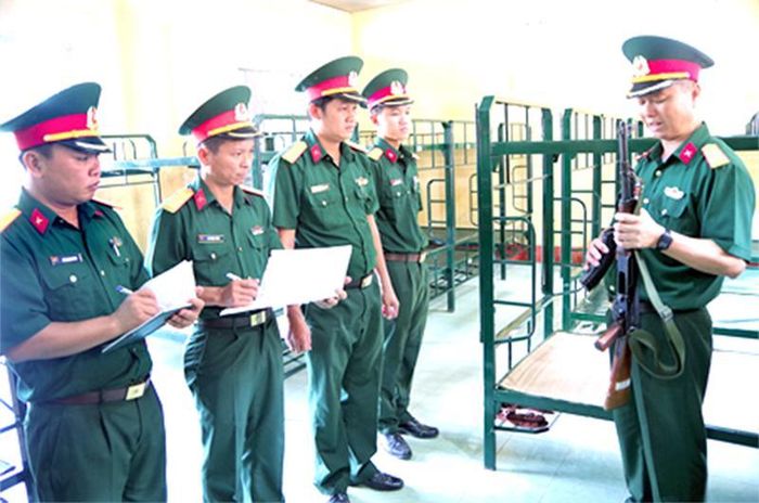  Ban Chỉ huy Trung đoàn 738 kiểm tra cơ sở vật chất phục vụ huấn luyện CSM. Ảnh Trung Dũng