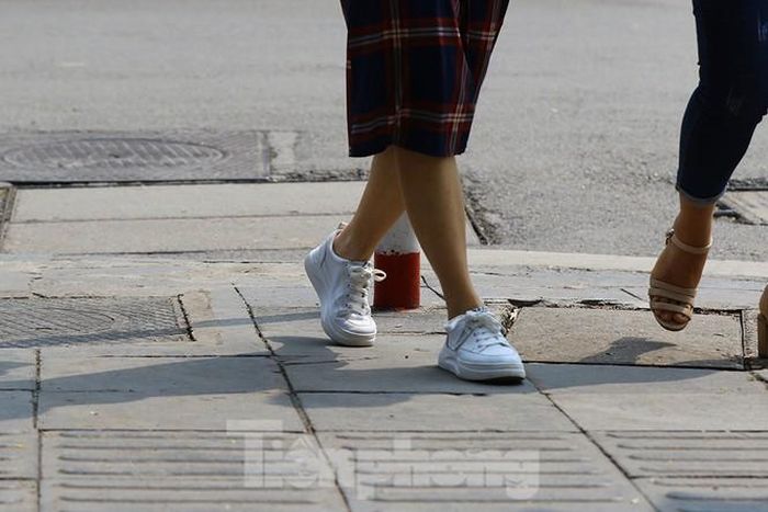Khu vực Hà Nội tối và đêm nay (15/02) có mưa, mưa rào rải rác và có nơi có dông. Từ ngày 16/02, trời chuyển rét, có nơi rét đậm.
