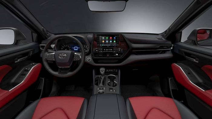 Nội thất của Highlander XSE 2021 có phần hao hao với những mẫu xe của Lexus