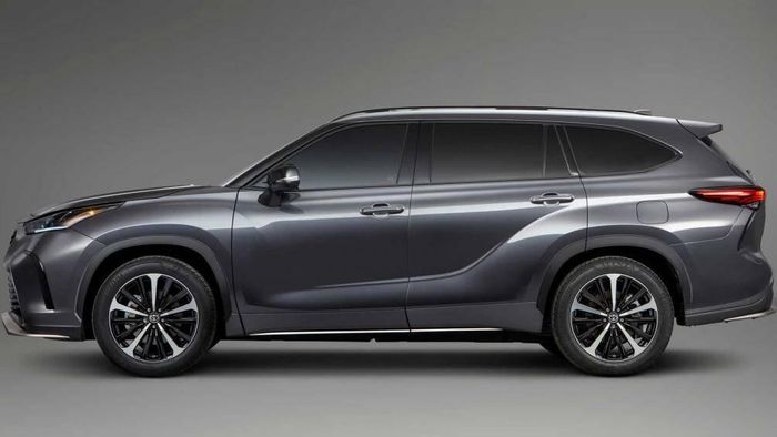 Dưới nắp ca-pô bản 2021 của Highlander XSE là khối động cơ V6 3.5L hút khí tự nhiên, sản sinh công suất tối đa 295 mã lực