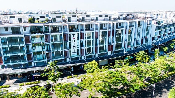 Hiện đã có khoảng gần 200 doanh nghiệp và cửa hàng, cùng 2.000 cư dân chuyển đến sinh sống