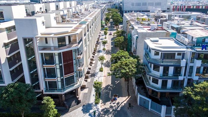 Năm nay, chủ đầu tư cũng dự kiến đưa vào hoạt động khu phố thương mại triệu USD hiện đại bậc nhất Sài Gòn với hơn 300 mặt bằng kinh doanh sở hữu mặt tiền nhân đôi