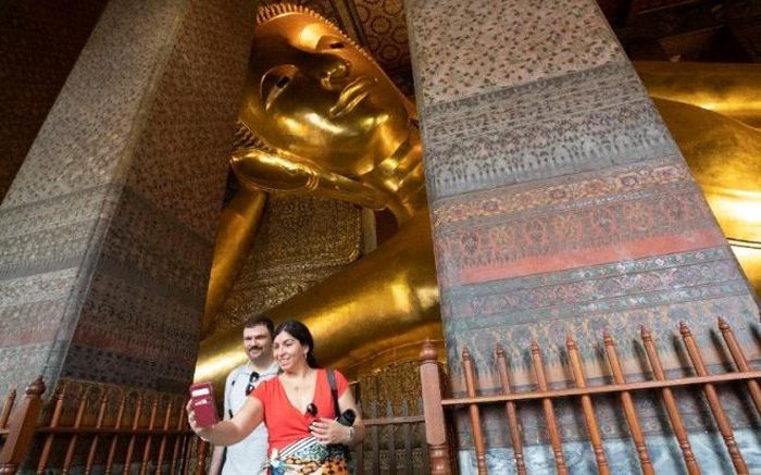 Sự sụt giảm du lịch được cảm nhận mạnh mẽ ở Thái Lan, nơi mà lượng khách đến từ Trung Quốc đã giảm 90% trong tháng này (Ảnh: AP)