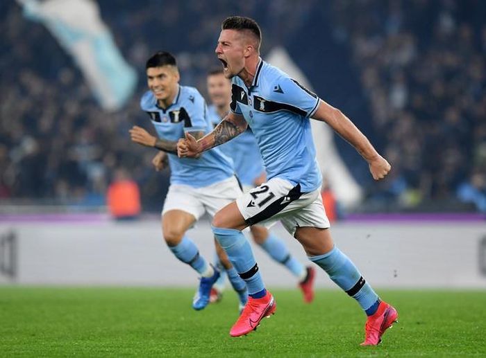  Milinkovic-Savic tỏa sáng giúp Lazio vượt lên. Ảnh: Reuters. 