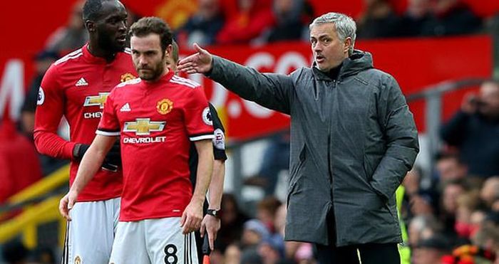 Mourinho đòi danh hiệu cho MU năm 2018