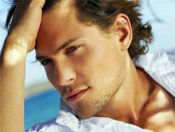 Những đấng mày râu sở hữu chiếc cằm nhọn, răng hơi nhô ra có thể sẽ gặp tai ương vào tuổi trung niên. (Thông tin trong bài chỉ mang tính tham khảo).