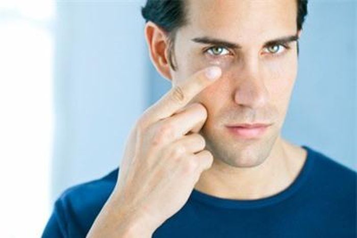 Riêng những người mắt nhỏ thường không mấy thuận lợi trong cuộc sống khi tuổi còn nhỏ. Rất có thể, bạn chỉ gặt hái được thành công trong sự nghiệp sau tuổi 35.