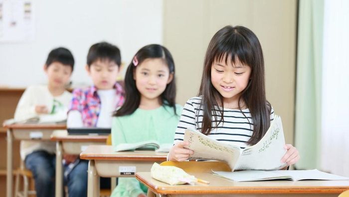  Nhật Bản chia năm học thành 3 học kỳ, học sinh có 3 kỳ nghỉ mỗi năm. Ảnh: Toyokeizai. 