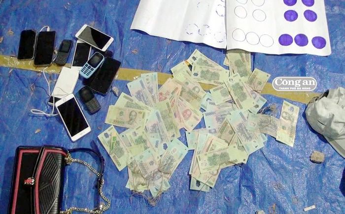 Hiện trường sòng bạc bị bắt.