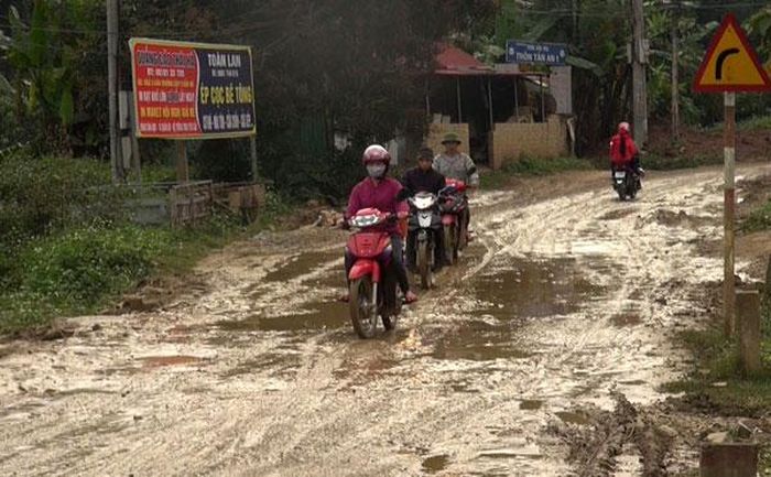 Người dân mong muốn sự vào cuộc của cơ quan chức năng để bảo vệ con đường.