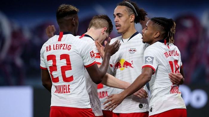  Tuy nhiên, 5 CLB trong làng túc cầu thế giới mà Red Bull nắm giữ mới là đề tài gây tranh cãi nhiều nhất. Những đôịi bóng đó bao gồm FC Liefering, Red Bull Salzburg (Áo), New York Red Bulls (Mỹ), Red Bull Brasil (Brazil) và RB Leipzig (Đức). Ảnh: Bundesliga. 