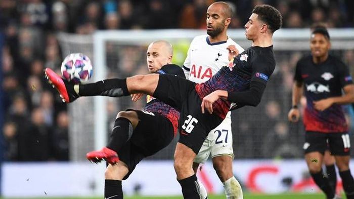 Tottenham (áo trắng) thất bại trước RB Leipzig ngay trên sân nhà