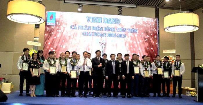 Tôn vinh các cá nhân điển hình tiên tiến giai đoạn 201-2019