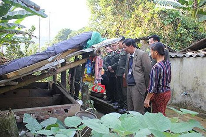 Những chuyến về bản tìm hiểu tình hình an ninh trật tự. 