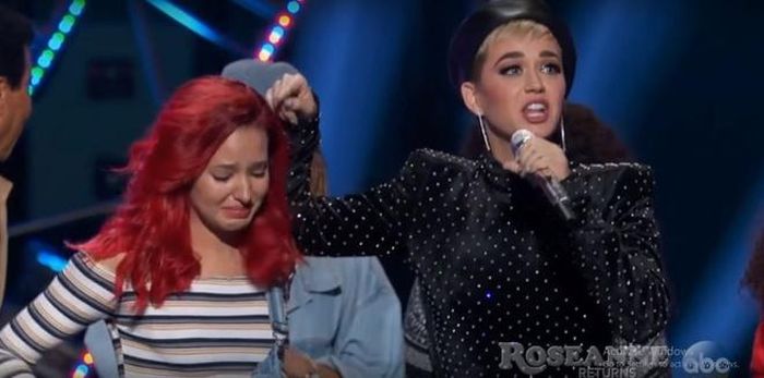  Katy Perry nhiều lần làm lố trên sóng American Idol. 