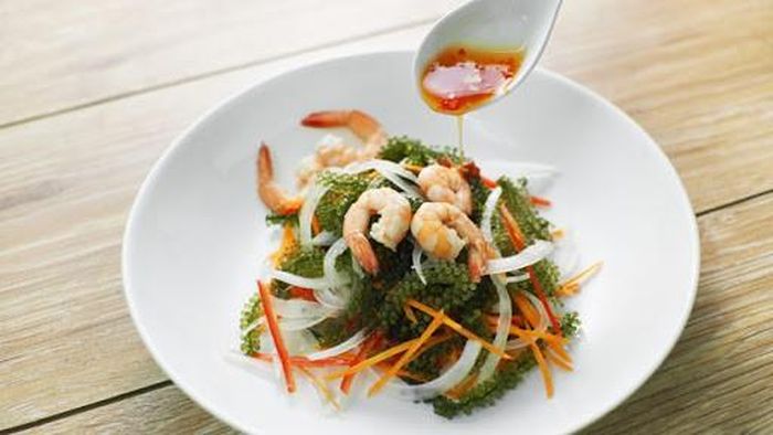 Thế nên, bạn cần lưu ý rằng, rong nho sau khi thu hoạch chỉ có thể bảo quản tươi được 7 - 10 ngày. Ở Viện Hải dương học, rong nho tươi có thể bảo quản từ 8 - 10 ngày nhờ phương pháp sục khí, hoặc ướp nước muối bão hòa có thể bảo quản tới 3 - 4 tháng.
