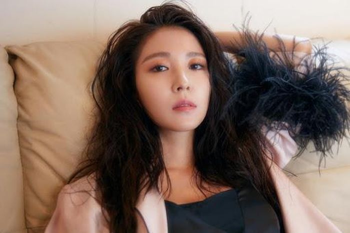  BoA được fan yêu quý nhờ đức tính chăm chỉ của cô. Nữ ca sĩ từng chia sẻ rằng cô đã luyện tập rất nhiều thể loại vũ đạo trong sự nghiệp, nhưng vẫn có thể nhớ rõ những bước nhảy trong các hit của mình. BoA cũng rất quan tâm chăm chút đến hình ảnh trước công chúng. Từ khi ra mắt, cô chưa bao giờ gặp phải scandal tình cảm hay những thông tin xấu không đáng có. 