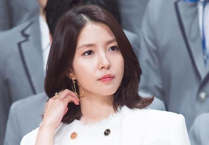  BoA là một nghệ sĩ đa tài hiếm có. Vào thời điểm debut, nữ ca sĩ đã có thể đứng trên sân khấu với những nhóm nhạc đình đám thời kỳ đó như: H.O.T, S.E.S, Fin.K.L. và g.o.d. Dù đứng chung sân khấu với những bậc tiền bối đầy kinh nghiệm nhưng BoA tỏ ra vô cùng bản lĩnh, không bị bất cứ áp lực nào. Ngoài ra, cô còn tham gia lĩnh vực diễn xuất và là khách mời của nhiều chương trình truyền hình. 