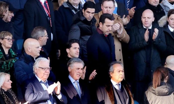 Arteta và Ancelotti từng cùng có mặt trên khán đài theo dõi trận hòa 0-0 giữa Arsenal và Everton ở lượt đi. Ảnh: Getty.