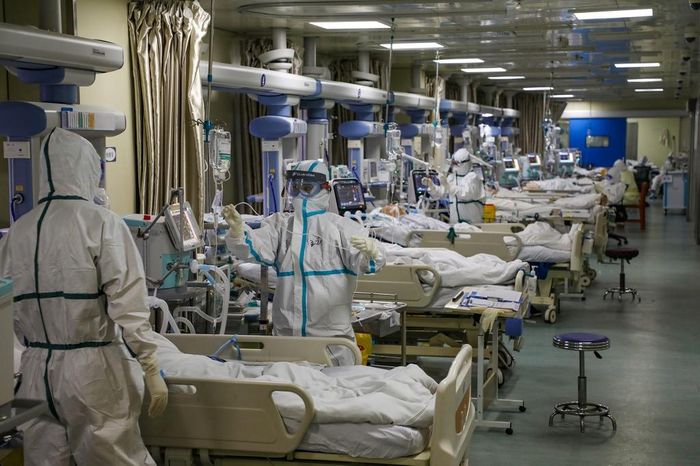  Các bệnh viện ở Vũ Hán đều quá tải vì dịch bệnh. Ảnh: Reuters. 