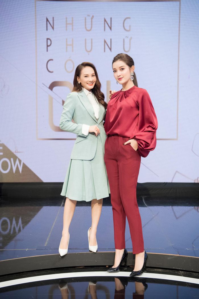 Hai người đẹp đã có khoảnh khắc đọ dáng bên nhau khi hội ngộ ở sự kiện. Bảo Thanh vốn sở hữu chiều cao khiêm tốn nên khi chụp ảnh cùng Huyền My đã phải đứng trên một bậc cao, nhưng vẫn bị nàng Á hậu xinh đẹp ‘dìm hàng’.
