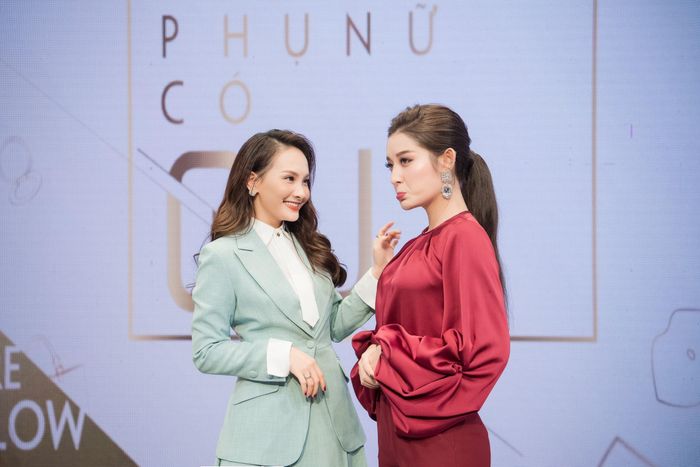 Mặc dù vậy, với tính cách nhí nhảnh và hồn nhiên thường thấy của mình, Bảo Thanh và Huyền My đã nhanh chóng biến những khoảnh khắc đọ dáng bên nhau thành những bức hình vô cùng nhí nhố, làm khuấy động không khí của trường quay.