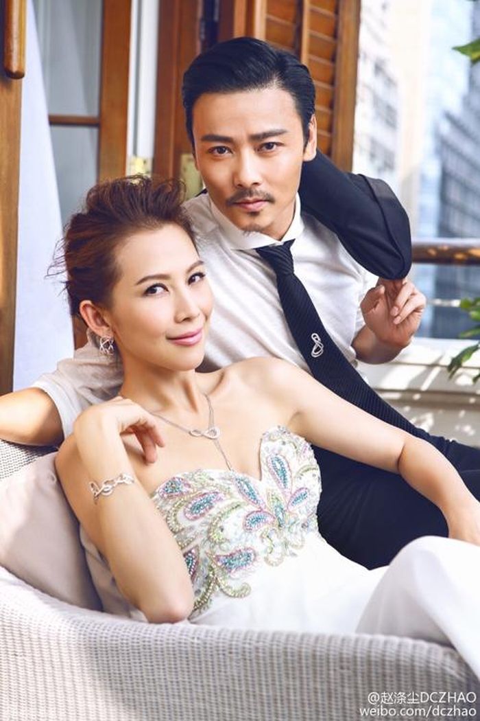 Trong show thực tế phát trên đài Hồ Nam, Trung Quốc hồi tháng 6, Thiếu Phân cho biết vợ chồng cô hạnh phúc, thẳng thắn chia sẻ mọi điều trong cuộc sống. "Chúng tôi thường nắm tay, ôm hôn dù ở nơi đông người. Hai cơ thể gần gũi nhau thì trái tim cũng gần nhau hơn", Thiếu Phân nói. Trương Tấn khen vợ đảm đang, giỏi thu vén gia đình, quan hệ mẹ chồng - nàng dâu tốt đẹp.