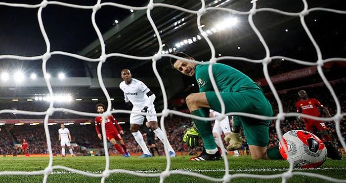 Nhưng sai lầm của Fabianski đã giúp Liverpool gỡ hòa 2-2
