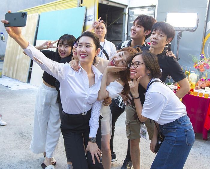 Các diễn viên vui nhộn trong ngày khai máy