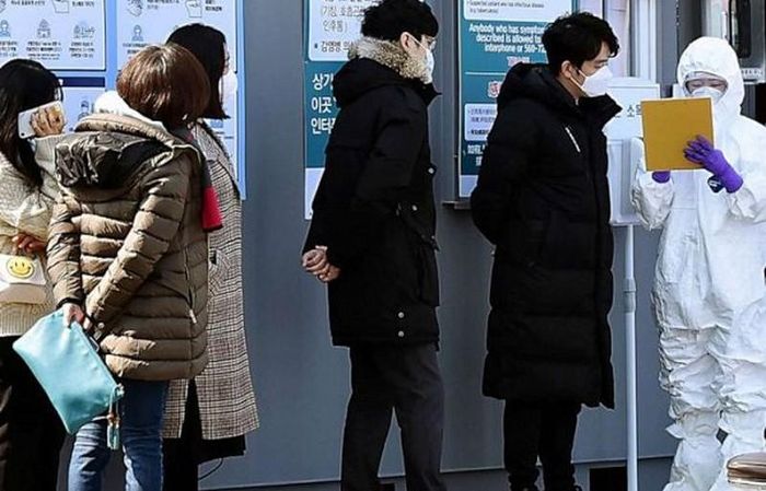  Nhân viên các nhà máy đi làm trong tình trạng được kiểm dịch nghiêm ngặt. Ảnh: ABC