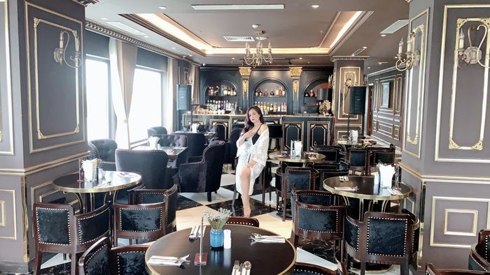 "Cuộc đời tôi trải qua nhiều thăng trầm, nhiều ngã rẽ, lẽ ra tôi làm ca sĩ, nhưng cuộc đời lại khiến tôi theo nghiệp diễn. Nhưng không sao, tôi đều đam mê cả, chỉ có điều đây là thời điểm vừa đủ để tôi có thể thực hiện ước mơ - là hát", cô Xuyến trong "Về nhà đi con" bày tỏ.