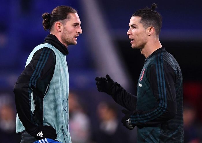 Ronaldo và các đồng đội khởi động trước trận đấu