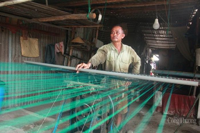 Mỗi ngày một gia đình có thể bện khoảng 40 cuộn dây cước, mỗi cuộn dài khoảng 300m