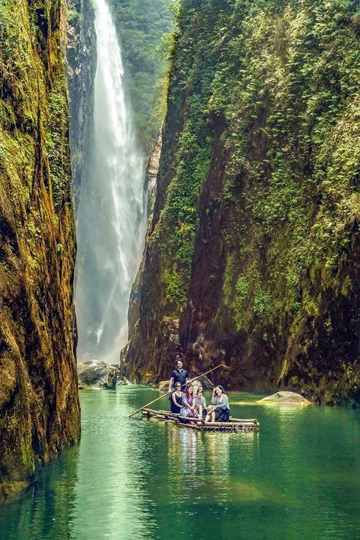 Hùng vỹ thác Rồng. Ảnh: Lê Đức