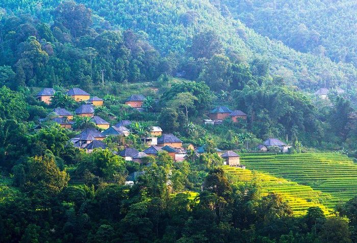 Bản làng người Hà Nhì. Ảnh: Mạnh Cường