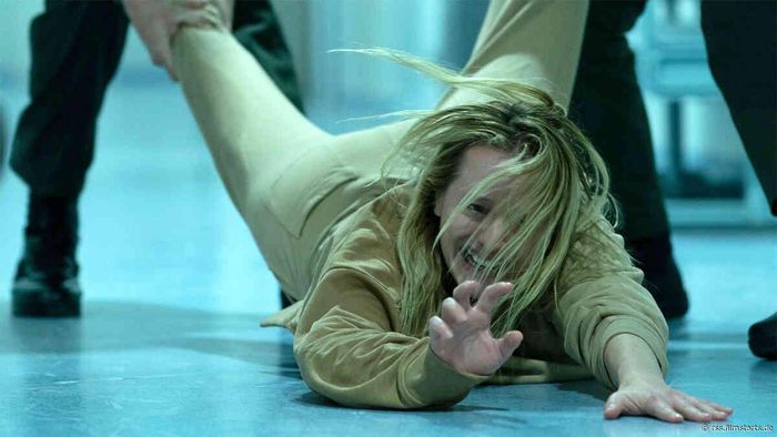 Elisabeth Moss trong phim