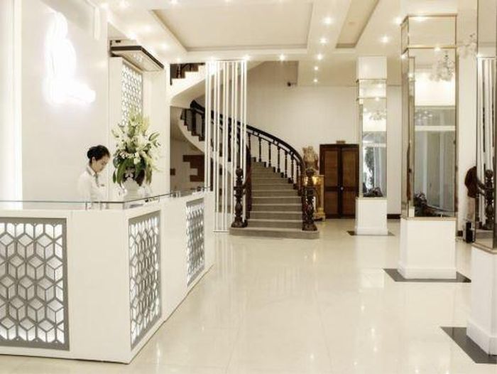  Holtel lobby