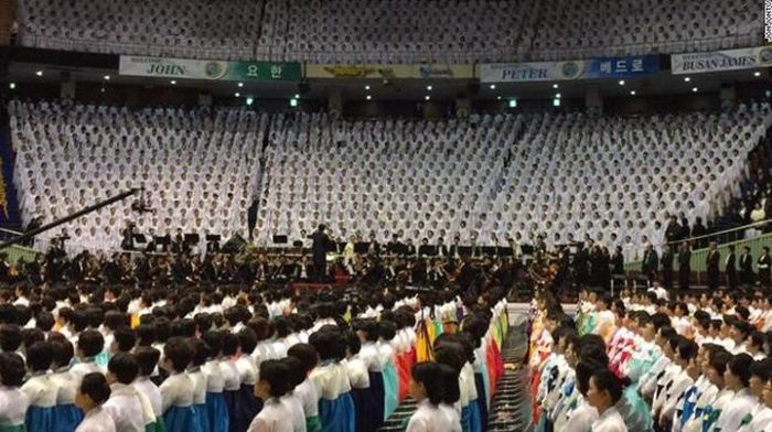 Một sự kiện của giáo phái Shincheonji. Ảnh: CNN 